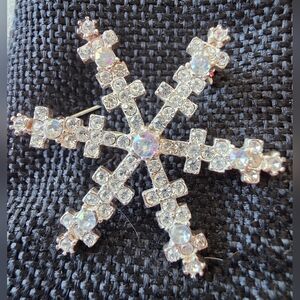 Vintage Sparkling Crystal Snowflake Brooch